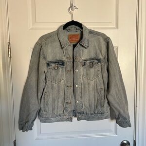 Levi's Light Wash Oversized Trucker Jacket